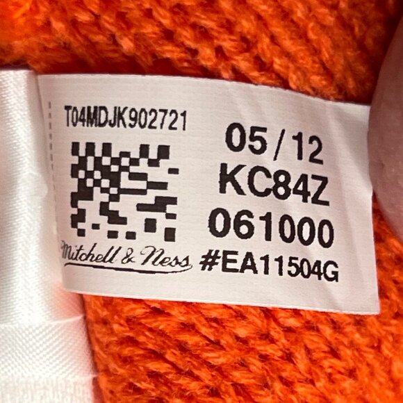 Philadelphia Flyers NHL Mitchell & Ness Acrylic Winter Pom Hat Beanie ADULT - Picture 4 of 10